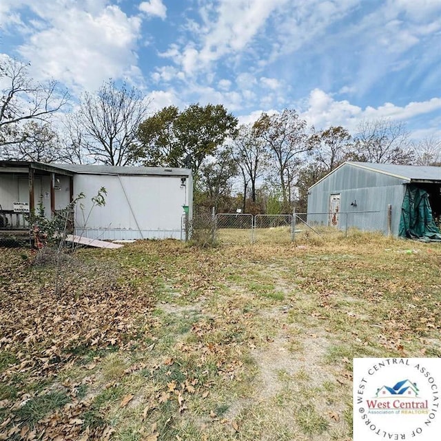 30043 Elderberry Dr, Edwards, MO 65326 - photo 2
