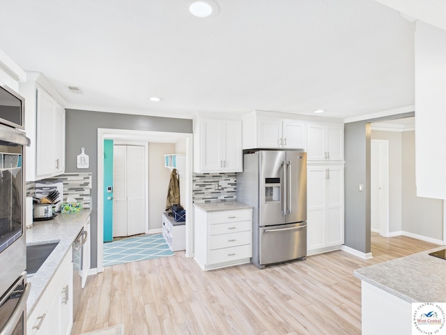 kitchen featuring recessed lighting, stainless steel appliances, and decorative backsplash