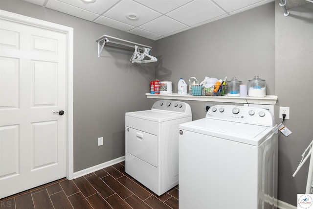 washroom featuring dark wood-style flooring, independent washer and dryer, laundry area, and baseboards