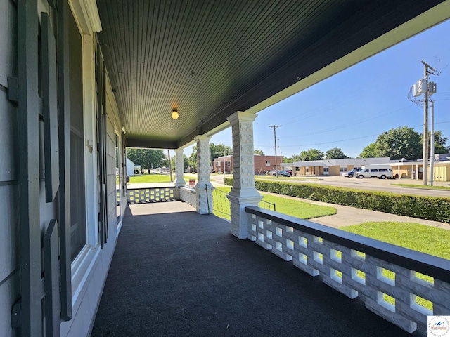 406 W Main St, Cole Camp, MO 65325 - view of covered porch