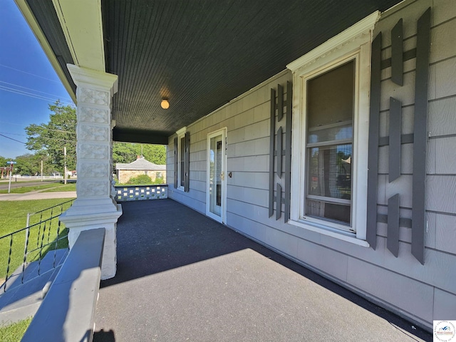 406 W Main St, Cole Camp, MO 65325 - view of porch