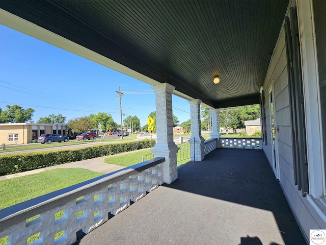 406 W Main St, Cole Camp, MO 65325 - covered porch with a yard
