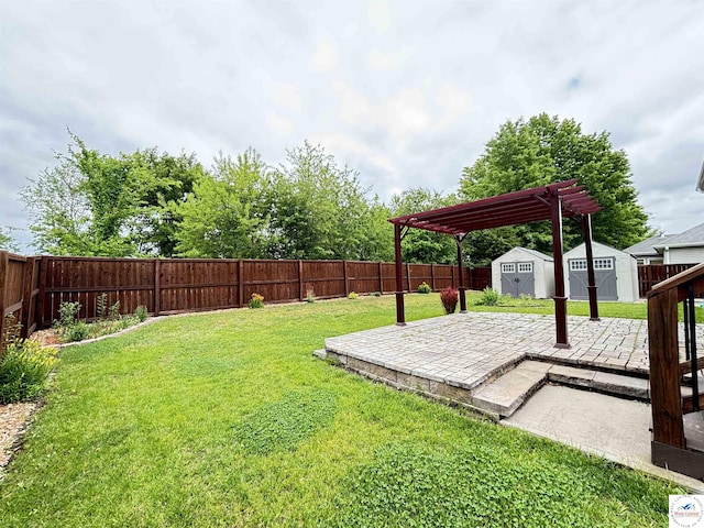 711 Katy Cir, Sedalia, MO 65301 - view of yard with a patio