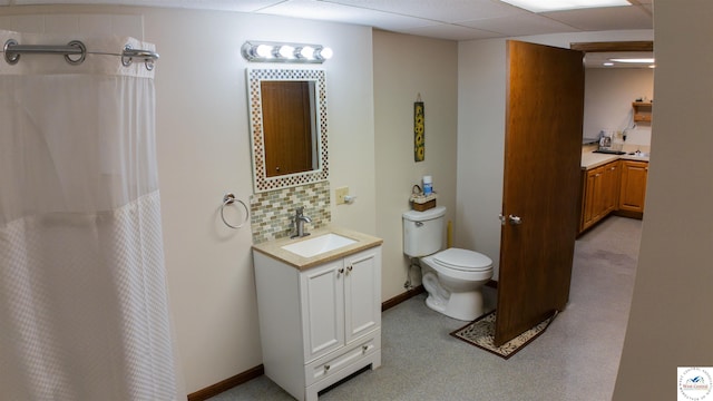 full bathroom with a shower with curtain, vanity, tasteful backsplash, toilet, and baseboards