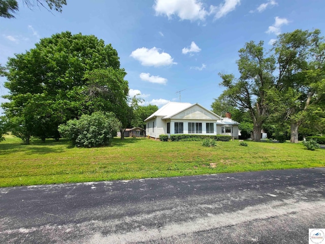 81 SE 500th Rd, Clinton, MO 64735 - view of front facade with a front lawn
