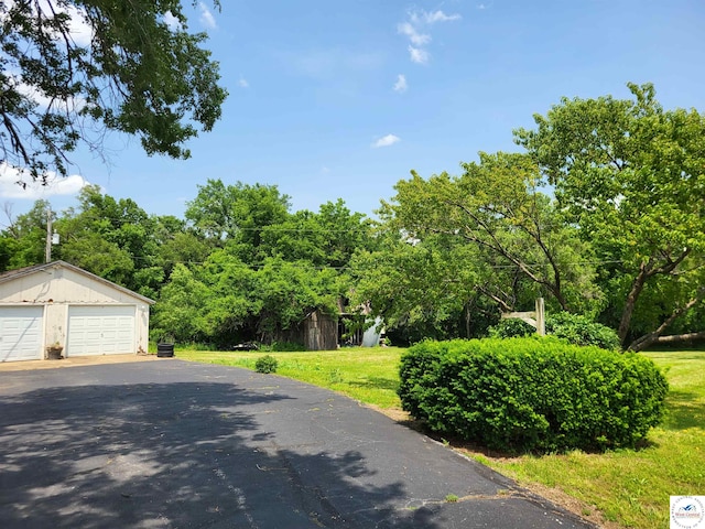 81 SE 500th Rd, Clinton, MO 64735 - view of asphalt driveway