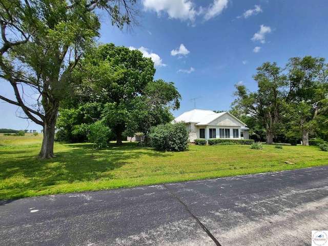 81 SE 500th Rd, Clinton, MO 64735 - view of front of home with a front lawn