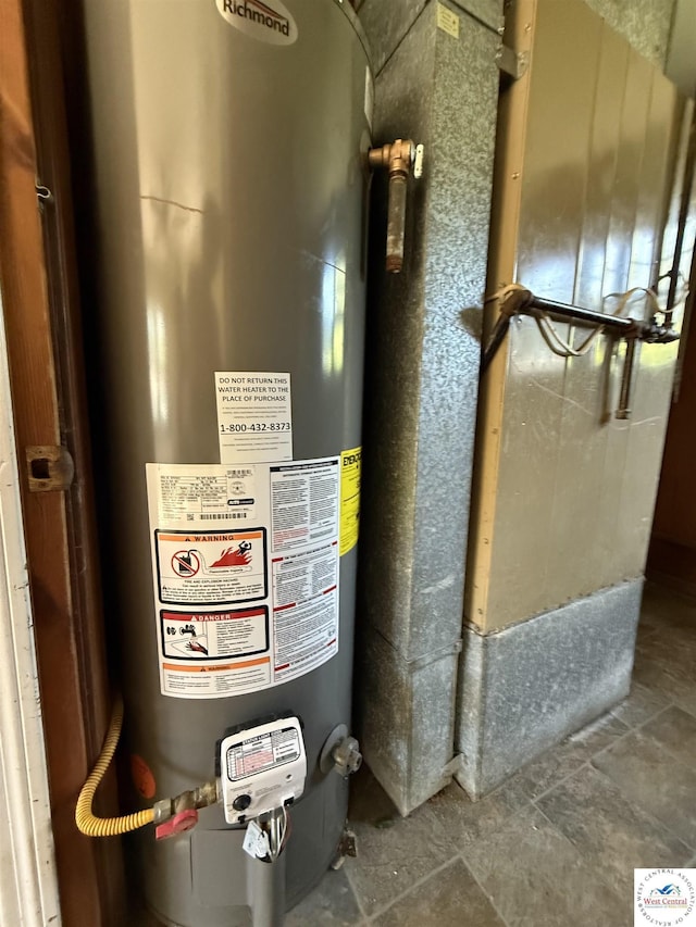 109 E Fairview St, Clinton, MO 64735 - utility room featuring water heater