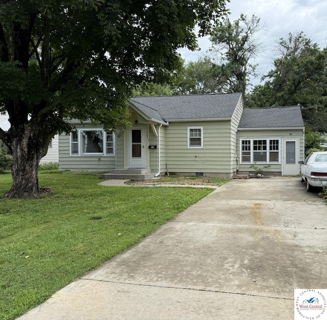 109 E Fairview St, Clinton, MO 64735 - view of front of property featuring driveway, roof with shingles, a front lawn, and crawl space