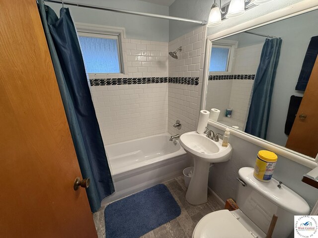 31450 Stonecrest Rd, Warsaw, MO 65355 - bathroom featuring shower / bathtub combination with curtain, toilet, and a sink