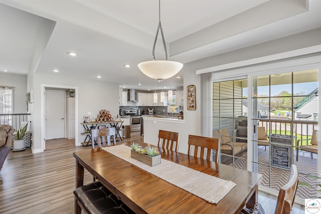 dining area featuring recessed lighting, baseboards, and light wood-type flooring