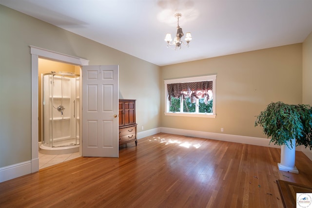 1114 W Broadway Blvd, Sedalia, MO 65301 - unfurnished room with a chandelier, wood finished floors, and vaulted ceiling