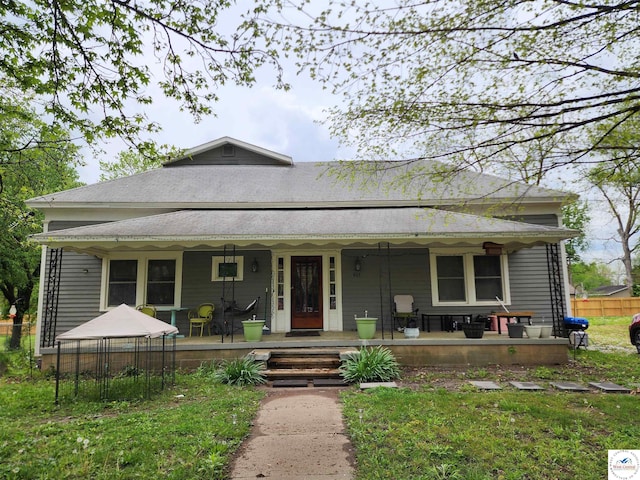 view of front of house featuring a porch and a front lawn