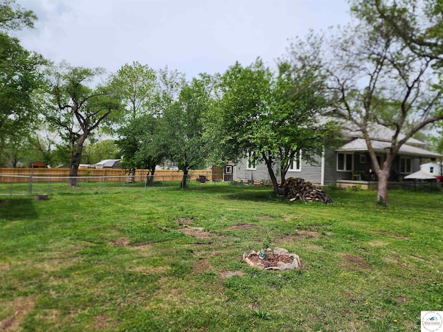 view of yard featuring fence