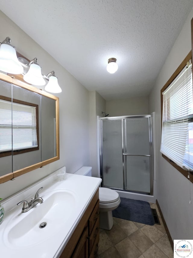 502 S Ferguson Ave, Tipton, MO 65081 - bathroom featuring vanity, visible vents, toilet, a textured ceiling, and a shower with shower door