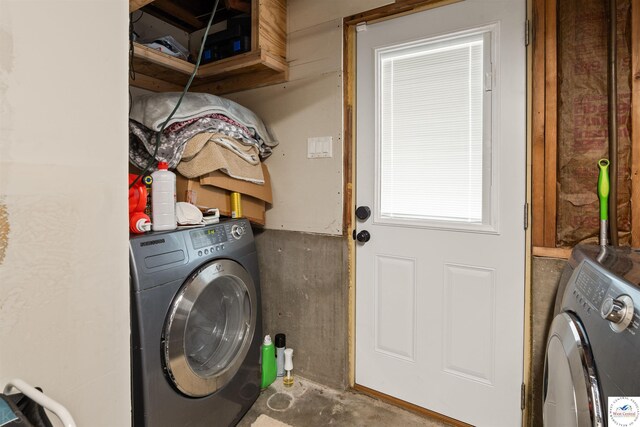 321 E 17th St, Sedalia, MO 65301 - clothes washing area with washer / dryer