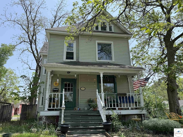 1613 S Vermont Ave, Sedalia, MO 65301 - view of front of home featuring covered porch and fence