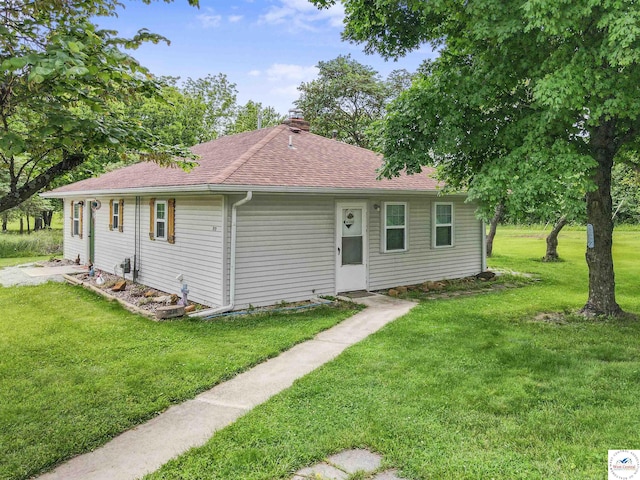 810 Harris St, Clinton, MO 64735 - ranch-style house featuring a front lawn, roof with shingles, and a chimney