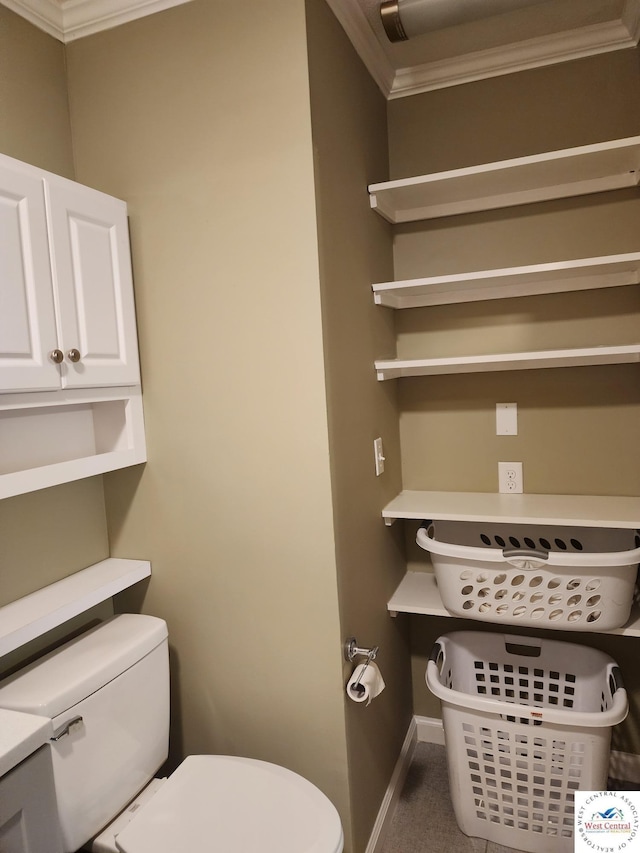 810 E Cedar St, Clinton, MO 64735 - bathroom featuring crown molding, toilet, and baseboards