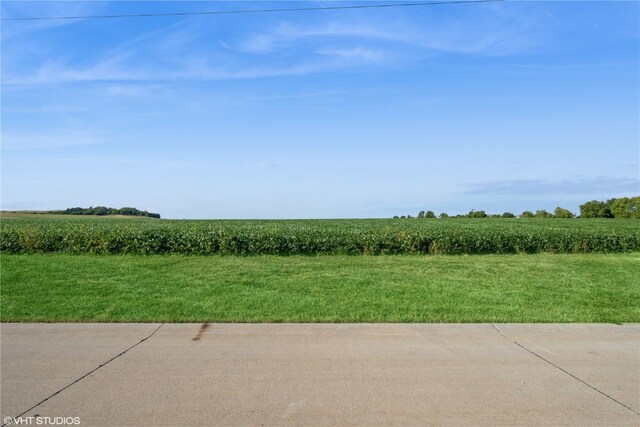 view of yard featuring a rural view