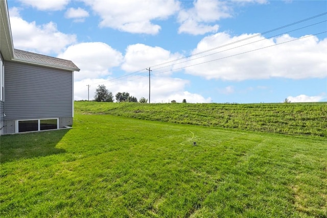 view of yard featuring a rural view