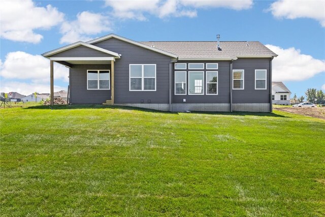 back of house featuring a lawn