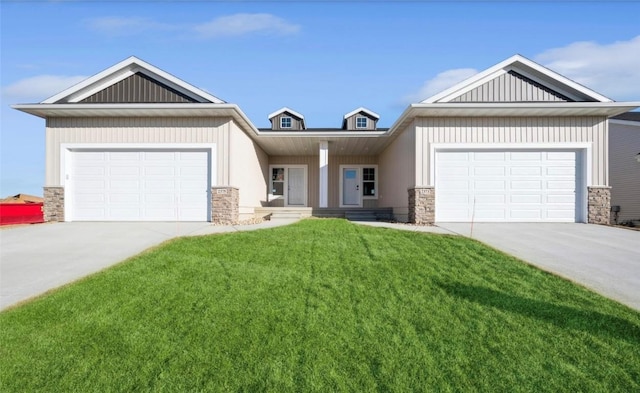 view of front of house featuring a garage and a front yard