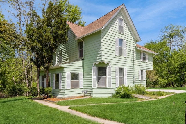 view of front of house featuring a front yard