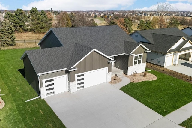 view of front of house featuring a front yard