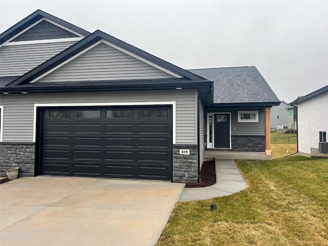 view of front facade featuring a garage and a front lawn