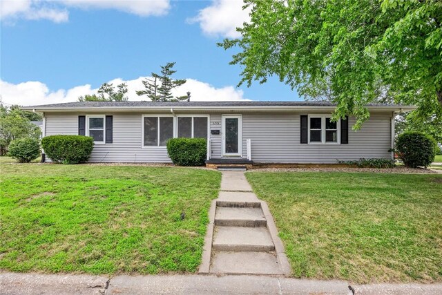 single story home with a front yard