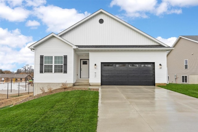 view of front facade featuring a front yard and a garage