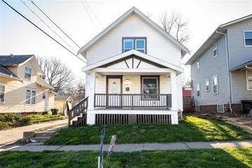 bungalow featuring covered porch