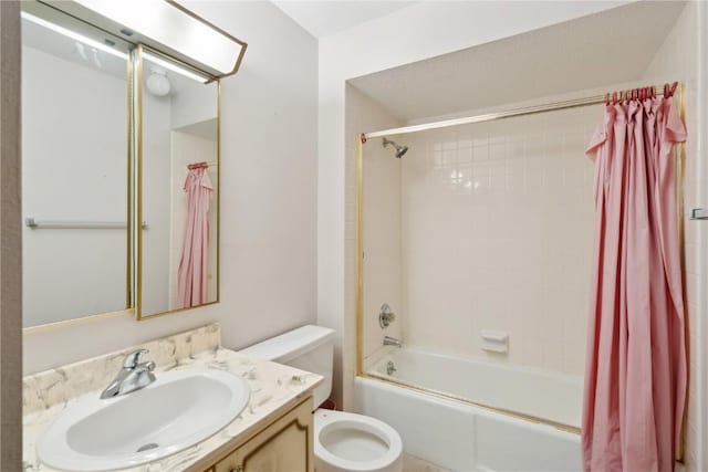 full bathroom featuring shower / tub combo with curtain, vanity, and toilet