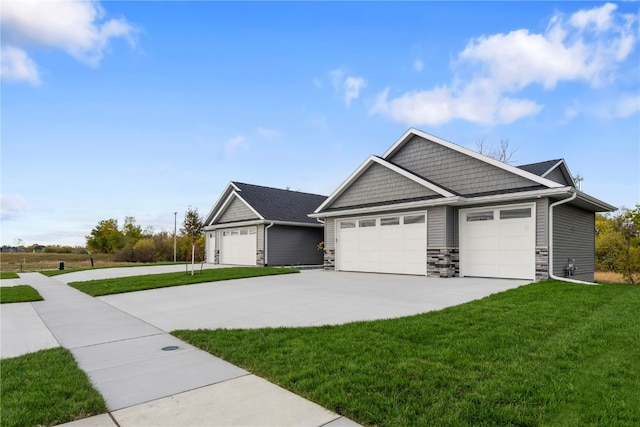 view of front of house featuring a garage and a front yard