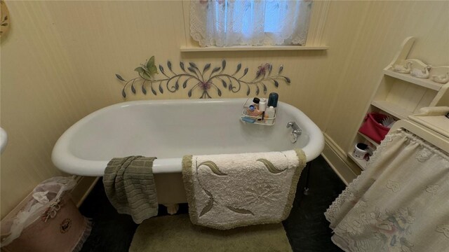 bathroom with a bathtub