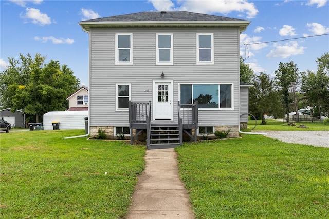 view of front facade with a front yard