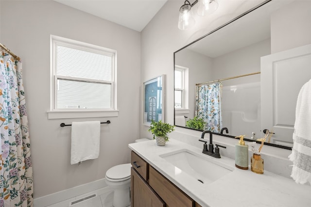 full bathroom featuring a shower with curtain, visible vents, baseboards, toilet, and vanity