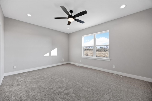 carpeted empty room featuring ceiling fan