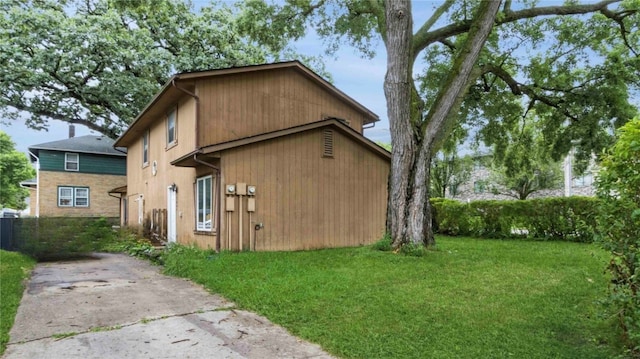 back of house featuring a yard