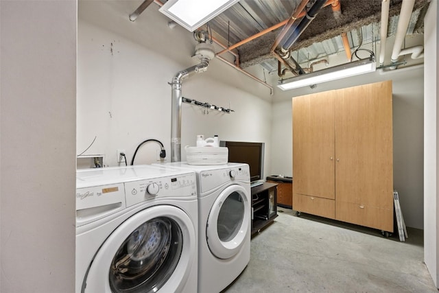 laundry room featuring independent washer and dryer