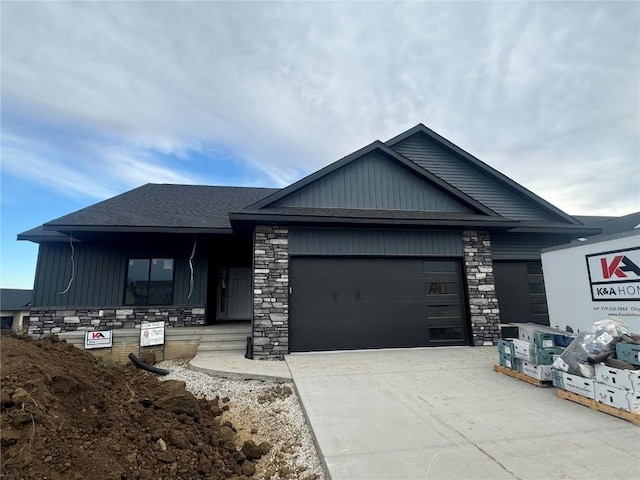 view of front of house featuring a garage