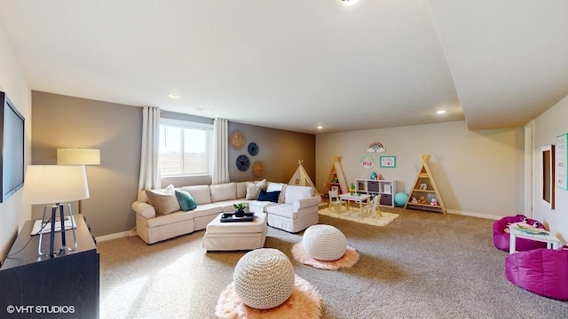 living area with baseboards, carpet flooring, and recessed lighting