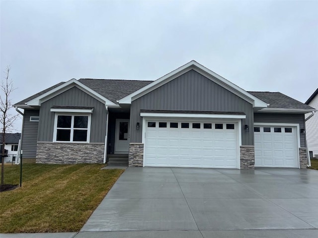 craftsman house with a garage and a front yard