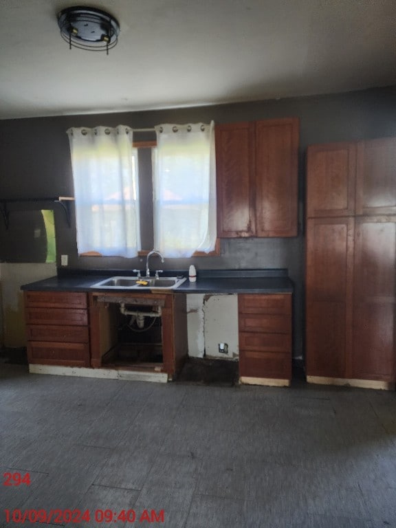 kitchen featuring sink