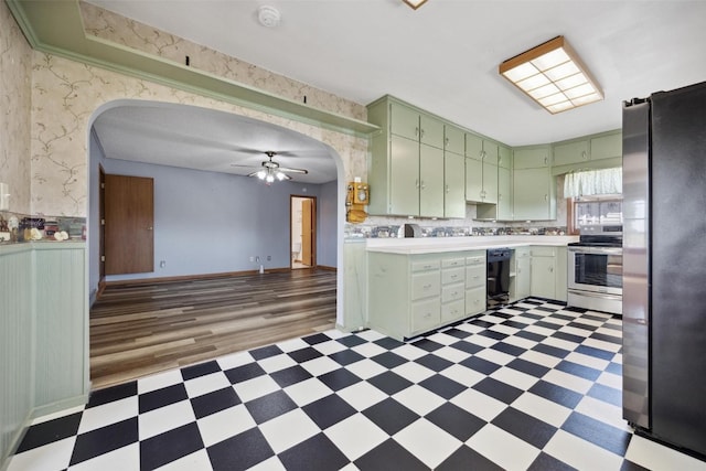 kitchen with green cabinetry, dark hardwood / wood-style flooring, ceiling fan, and stainless steel appliances