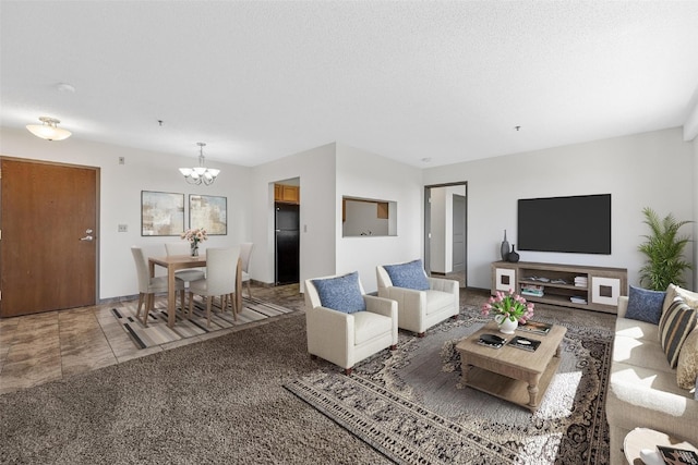 carpeted living room with a notable chandelier and a textured ceiling