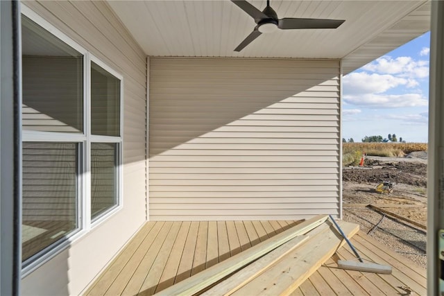 balcony featuring ceiling fan