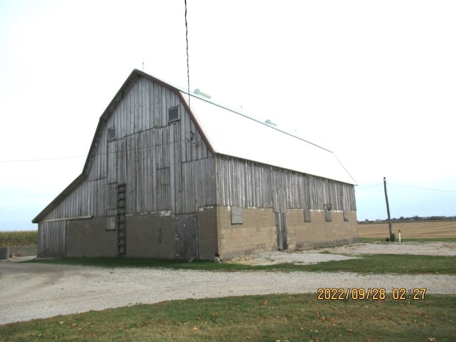 view of outbuilding