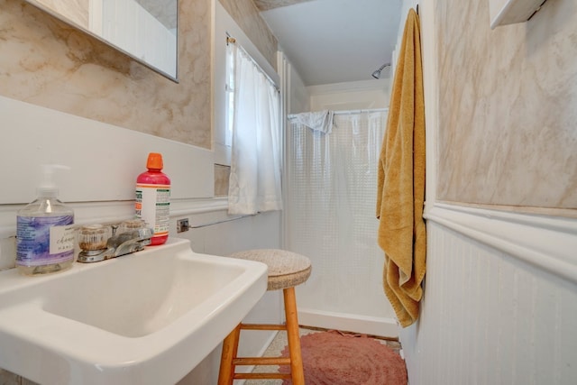 bathroom featuring sink